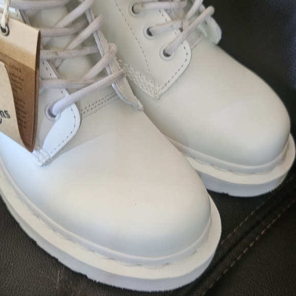NWOB Dr. MARTENS 1460 Pascal White Leather Conbat Boots Women's size 7 Lace Up - Picture 5 of 14